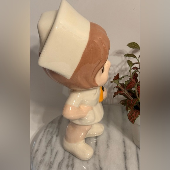 Vintage Ceramic Nurse Sculpture 11” Dark Brown Eyes Smiley Face Collectable - Picture 4 of 10